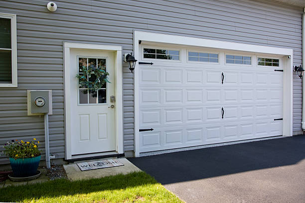 24/7 Emergency Garage Door Panel Replacement experts in Lakes of the Four Seasons, IN